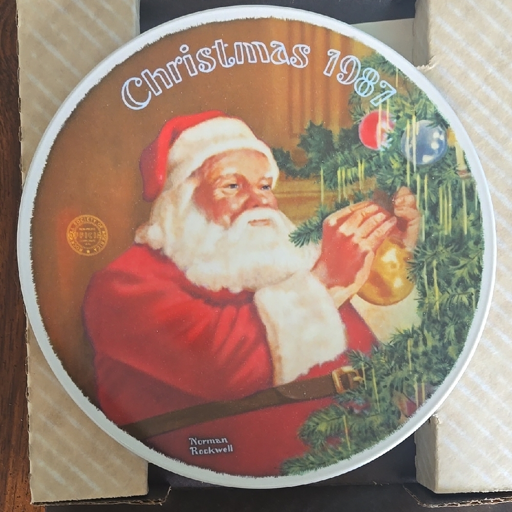 Norman Rockwell 1987 Christmas Plate - Santas Golden Gift Coa